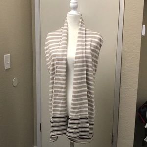 Casual stylish long knit vest.